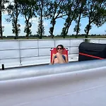 Ботель Houseboat Griffioen Home, Ньивпорт