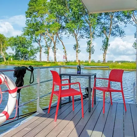 Houseboat Griffioen Home, 보트호텔 니우포르트