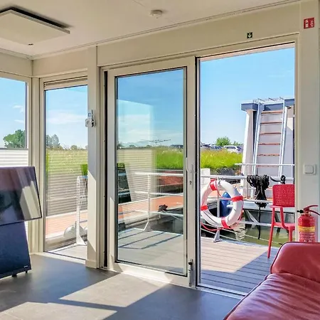 Houseboat Griffioen Home, بوتيل نيوبورت