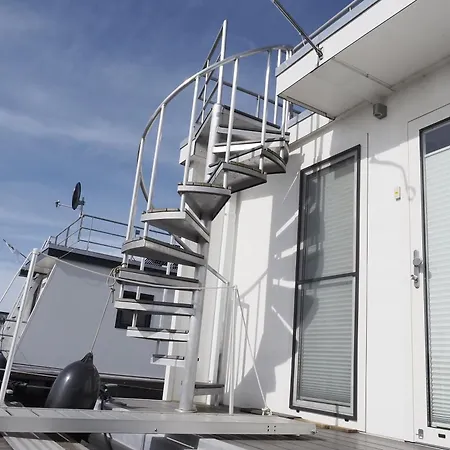 Houseboat Griffioen Home, نيوبورت