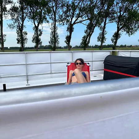 보트호텔 Houseboat Griffioen Home, 니우포르트