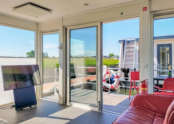 Houseboat Griffioen Home, 보트호텔 니우포르트